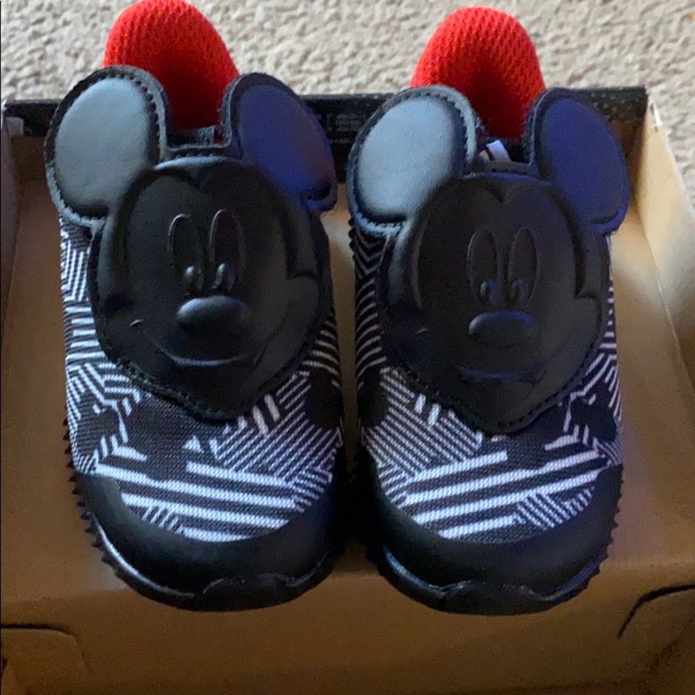 NEW!! NEW Mickey shoes